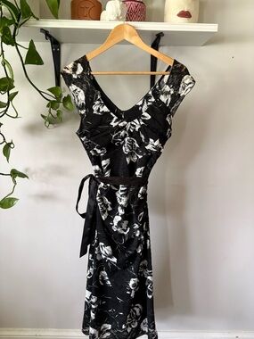le chateau Black and White Floral V-Neck Midi Dress